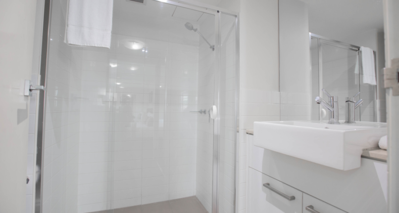gabba-central-hotel-room-bathroom | Gabba Central Apartments - Brisbane